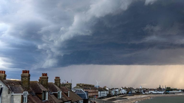 Alertes jaunes au Royaume-Uni face aux fortes pluies et orages