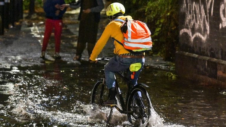 Royaume-Uni : des vents violents et des orages menacent le week-end
