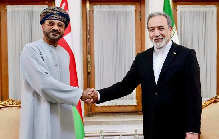 Iran et Oman négocient un couloir maritime temporaire dans le détroit d'Ormuz