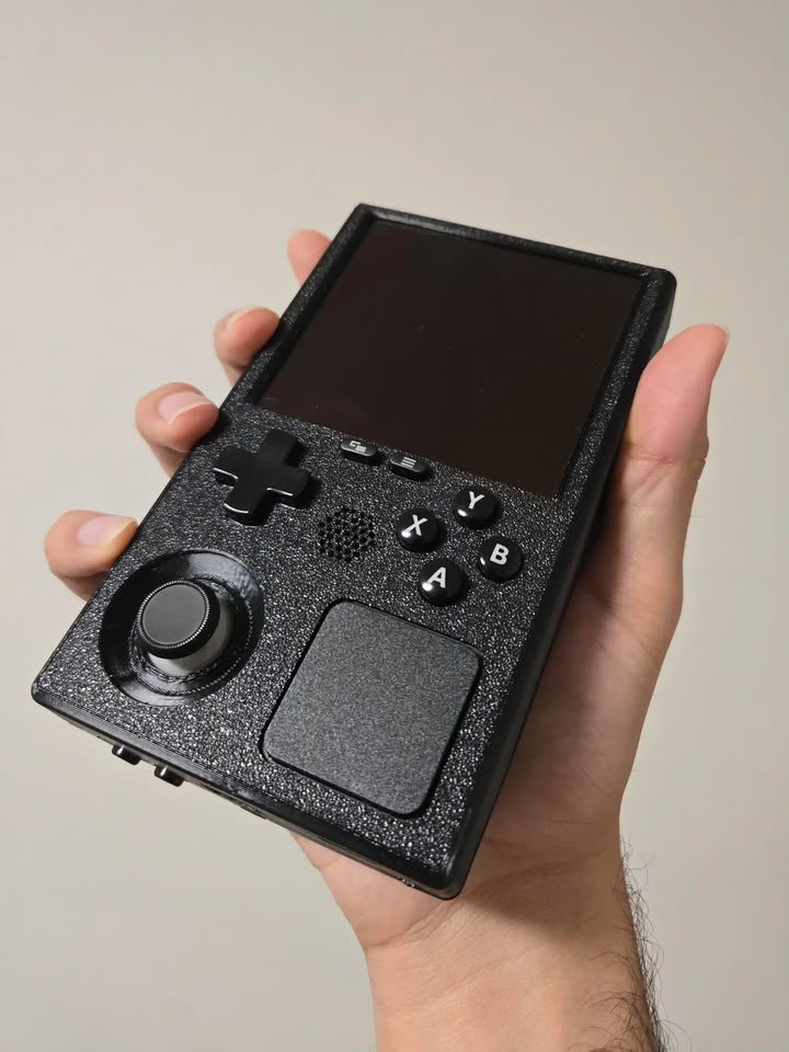 Steam Deck transformé en console miniature façon Game Boy par un moddeur