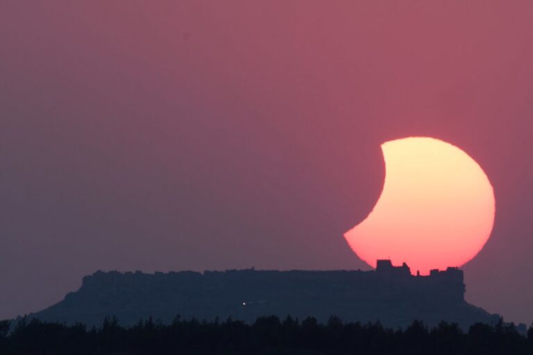 Éclipse Solaire Totale : L'Espagne, l'Islande et le Groenland Dans l'Obscurité
