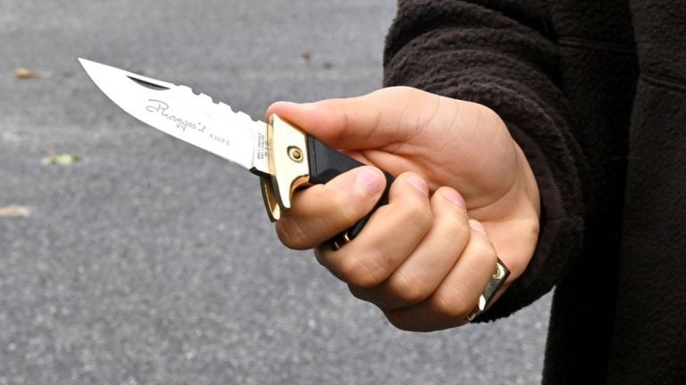 Toulouse : Adem Condamné à Trois Ans de Prison pour Avoir Poignardé Nadège