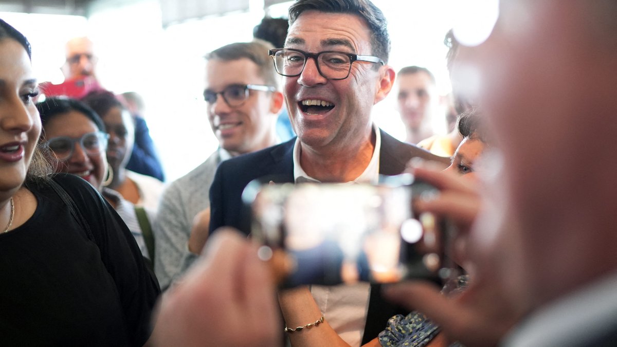 Andy Burnham devient Premier Ministre et les Conservateurs visent le Logement Social
