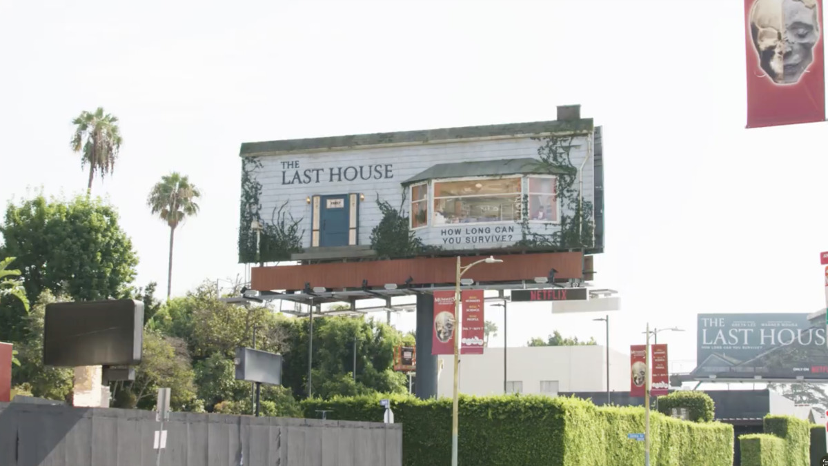 Netflix Installe un Homme dans un Panneau Publicitaire à Los Angeles