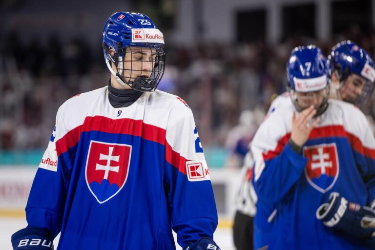 Slovaquie U18 face au Canada pour la Hlinka Gretzky Cup à Edmonton