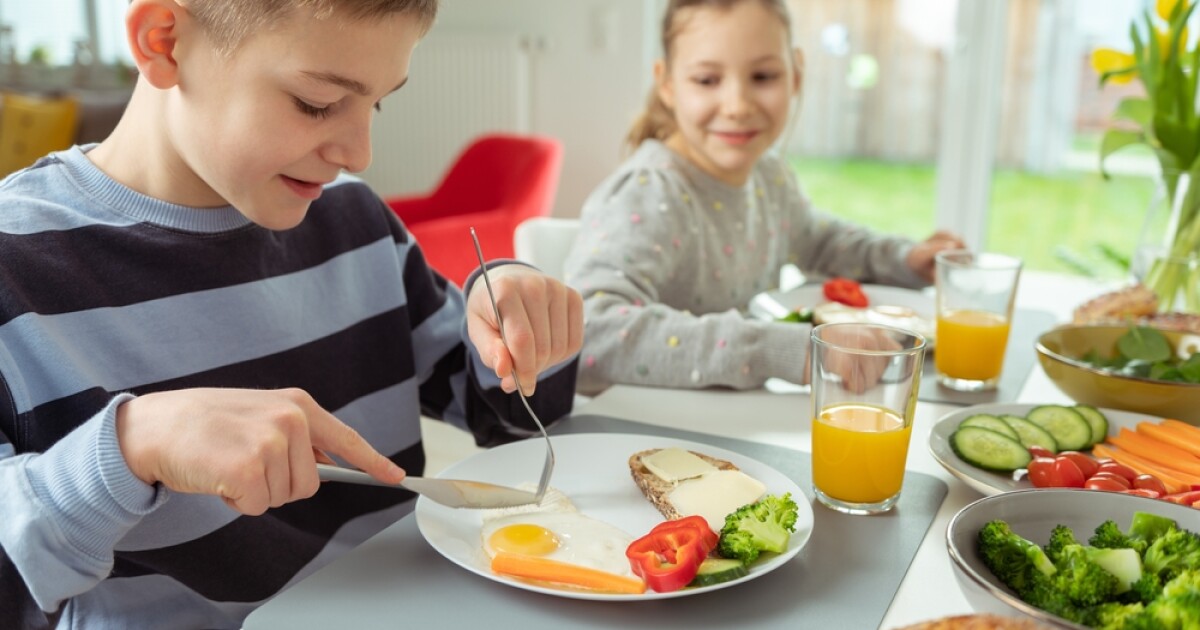 Ados : Le Petit-Déjeuner Protéiné Améliore la Qualité Alimentaire