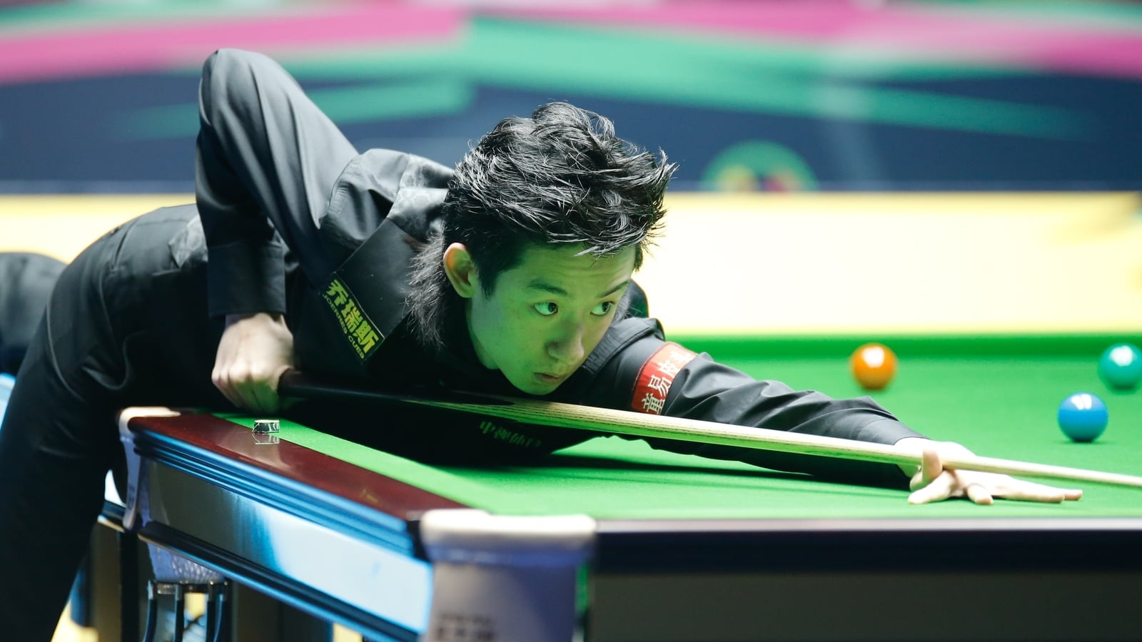 Liam Davies élimine le champion du monde Wu Yize à l'English Open