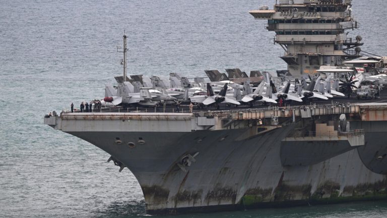 USS Abraham Lincoln : Arrivée du porte-avions en Thaïlande après 286 jours