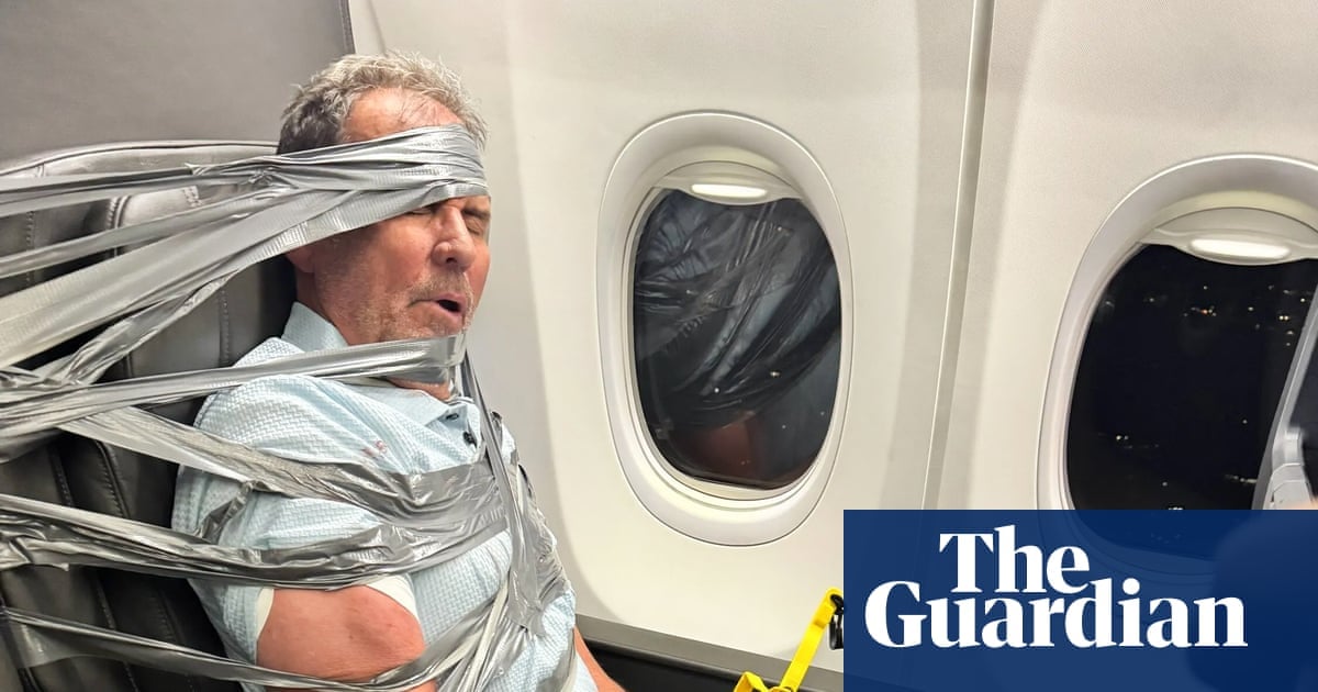Passager American Airlines Immobilisé Après Avoir été Agressif en Vol