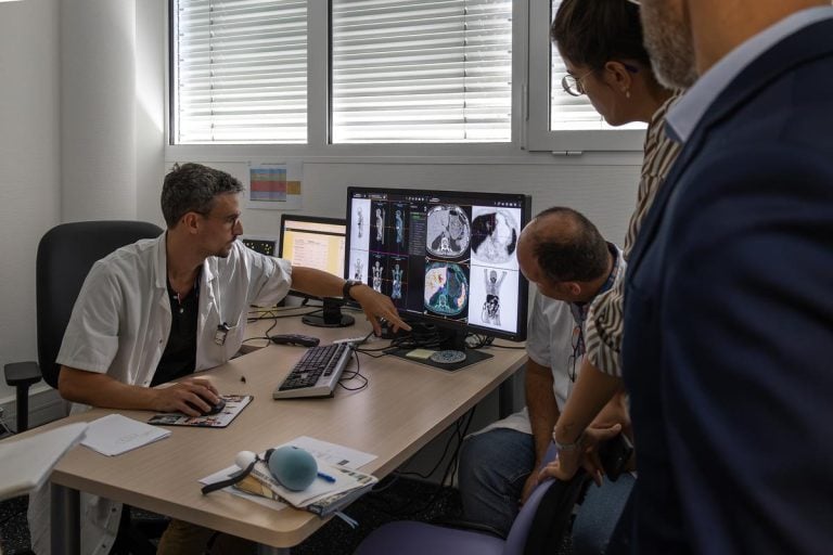 Chirurgie robotique du cancer de la prostate : le Dr Sita Ayu Arumi rassure
