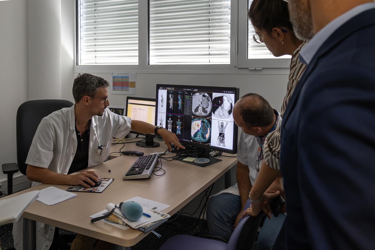 Chirurgie robotique du cancer de la prostate : le Dr Sita Ayu Arumi rassure