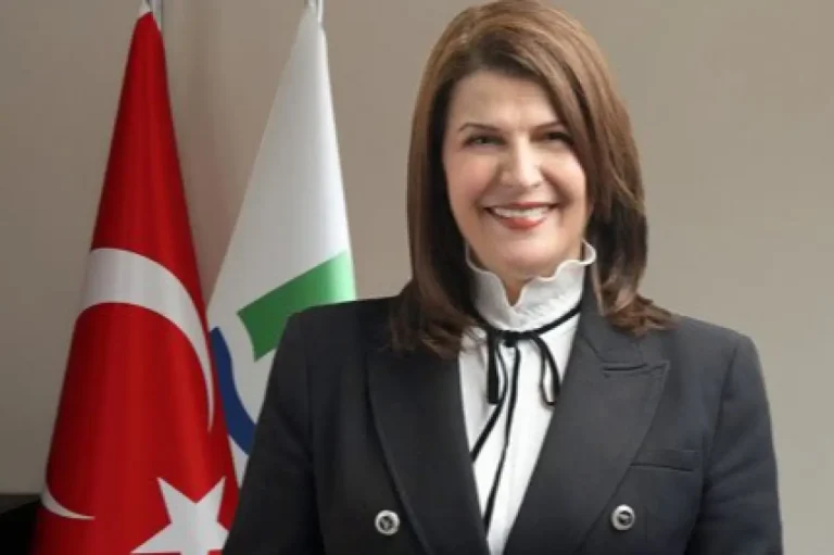 Saniye Bora Fıçı, maire de Foça, s'apprête à quitter le CHP pour rejoindre l'AKP