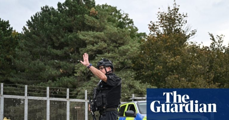 Royaume-Uni : Cinq Hommes Arrêtés pour Terrorisme Près de RAF Fairford