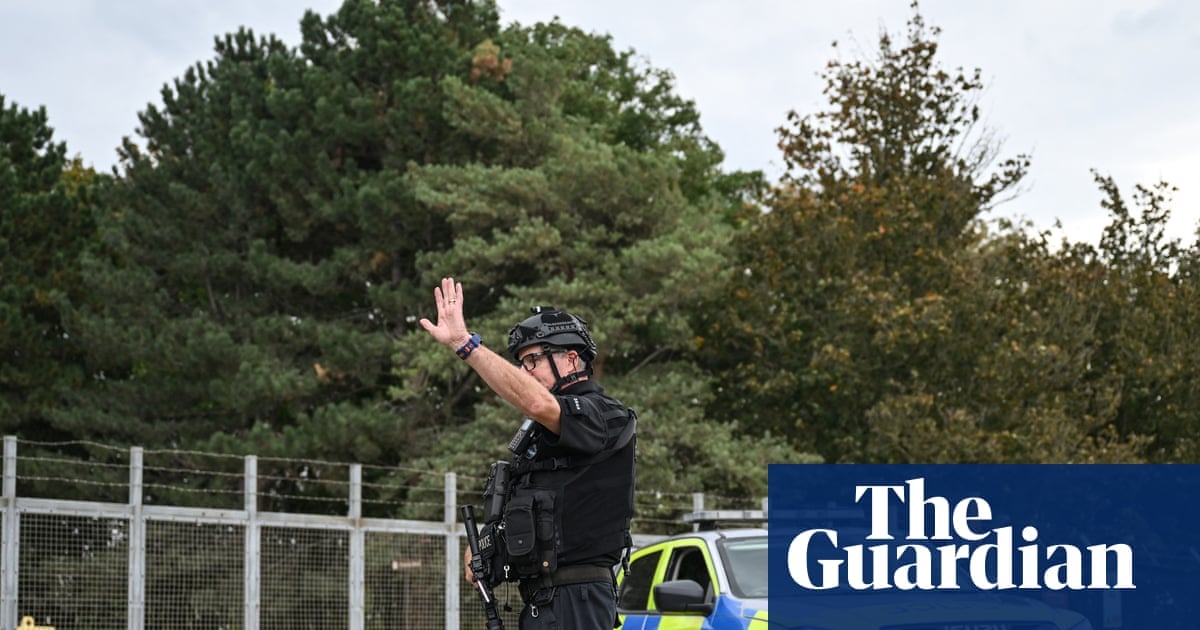 Royaume-Uni : Cinq Hommes Arrêtés pour Terrorisme Près de RAF Fairford