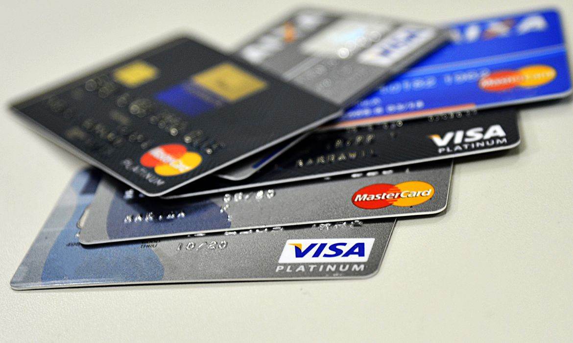 Cartes de Paiement : Investissements Accrus pour le Commerce par IA