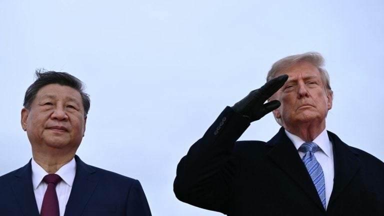 Arrivée de Xi Jinping aux États-Unis, accueilli par Donald Trump