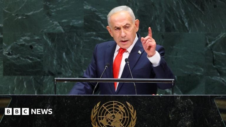 Netanyahu défend les actions militaires d'Israël malgré un départ de délégués