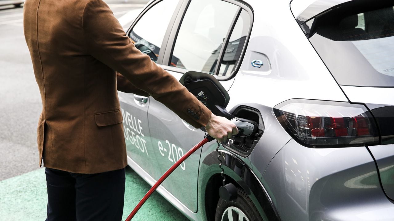 France lance une nouvelle aide pour l'achat de voitures électriques d'occasion