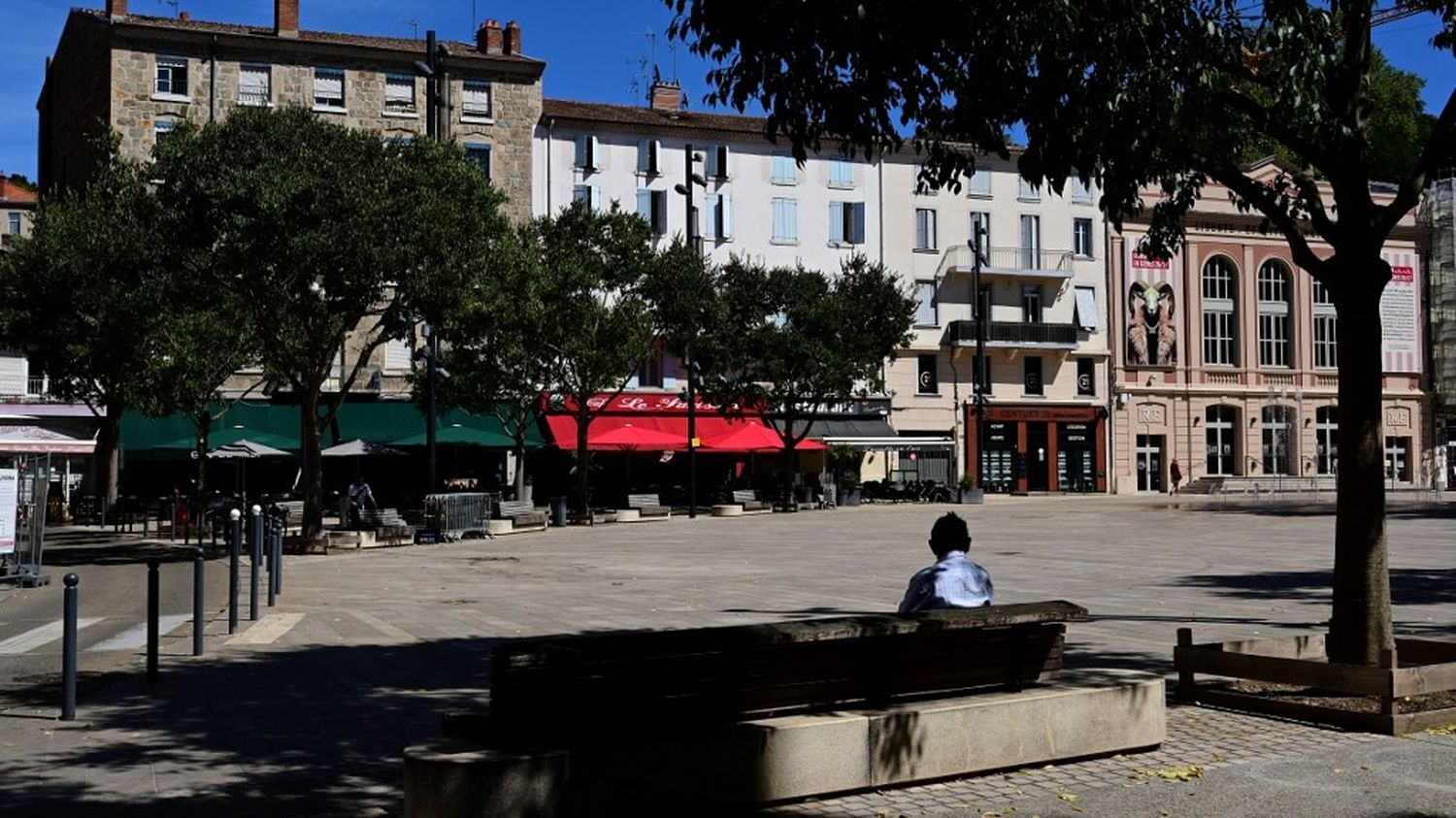 Une place de la ville d'Annonay (Ardêche) sous les fortes chaleurs, le 1er septembre 2026