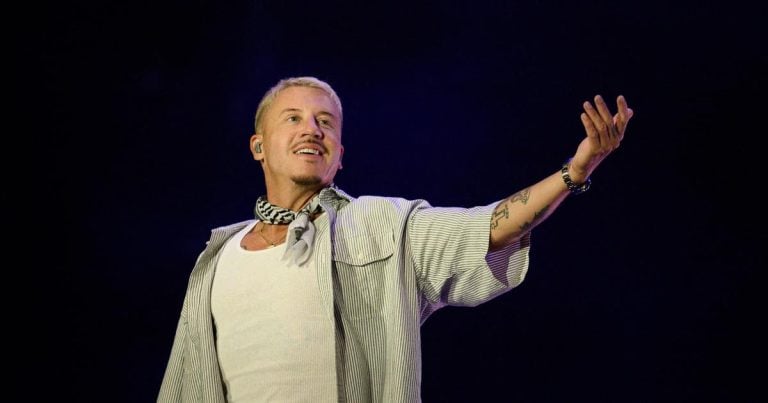 De nombreux artistes quittent la tournée d'Ed Sheeran en soutien au rappeur Macklemore, exclu pour avoir soutenu la Palestine