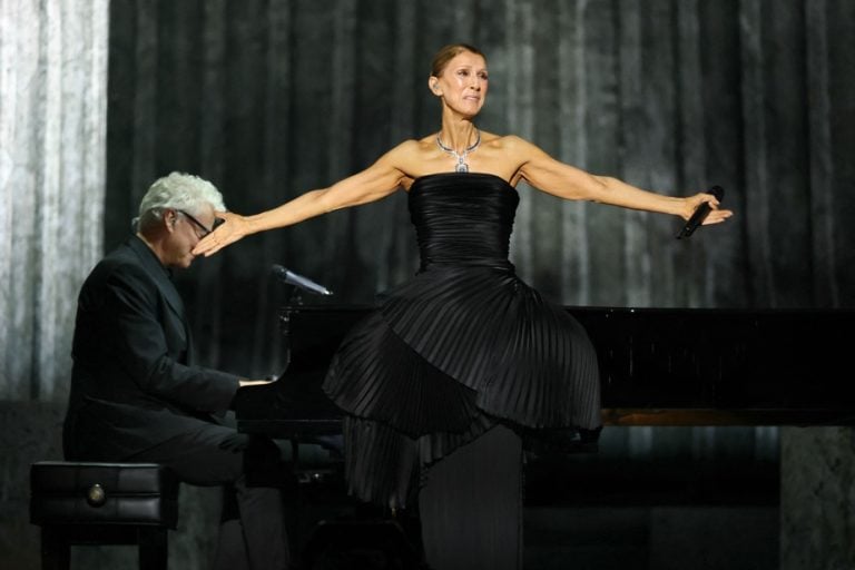 Céline Dion fait son retour triomphal sur scène à Paris