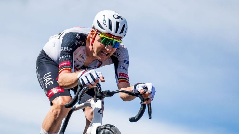 UAE à la fête au Tour de Grande Bretagne : Tim Wellens remporte le classement final, la dernière étape pour Nils Politt