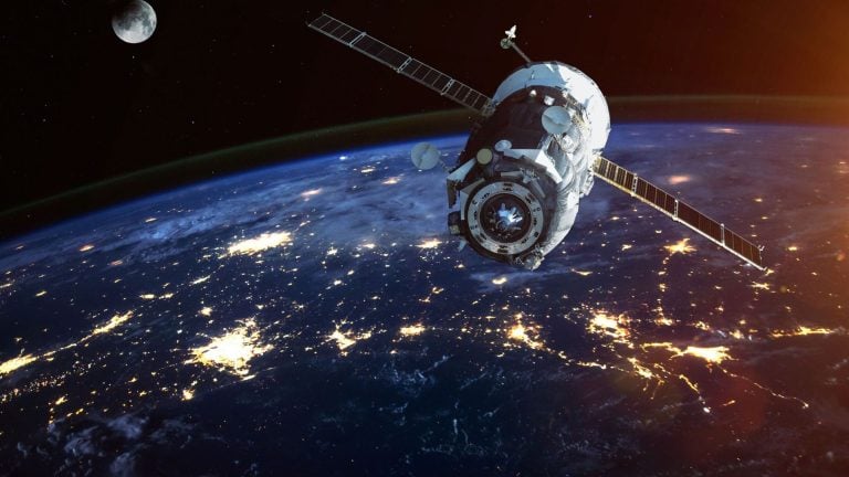 Un air de "guerre froide" dans l’espace : pourquoi les États-Unis reconnaissent-ils pour la première fois disposer d’armes