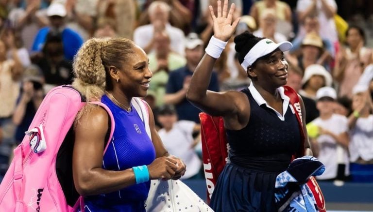 Sœurs Williams Éliminées au Premier Tour de l'US Open Malgré un Retour Électrique