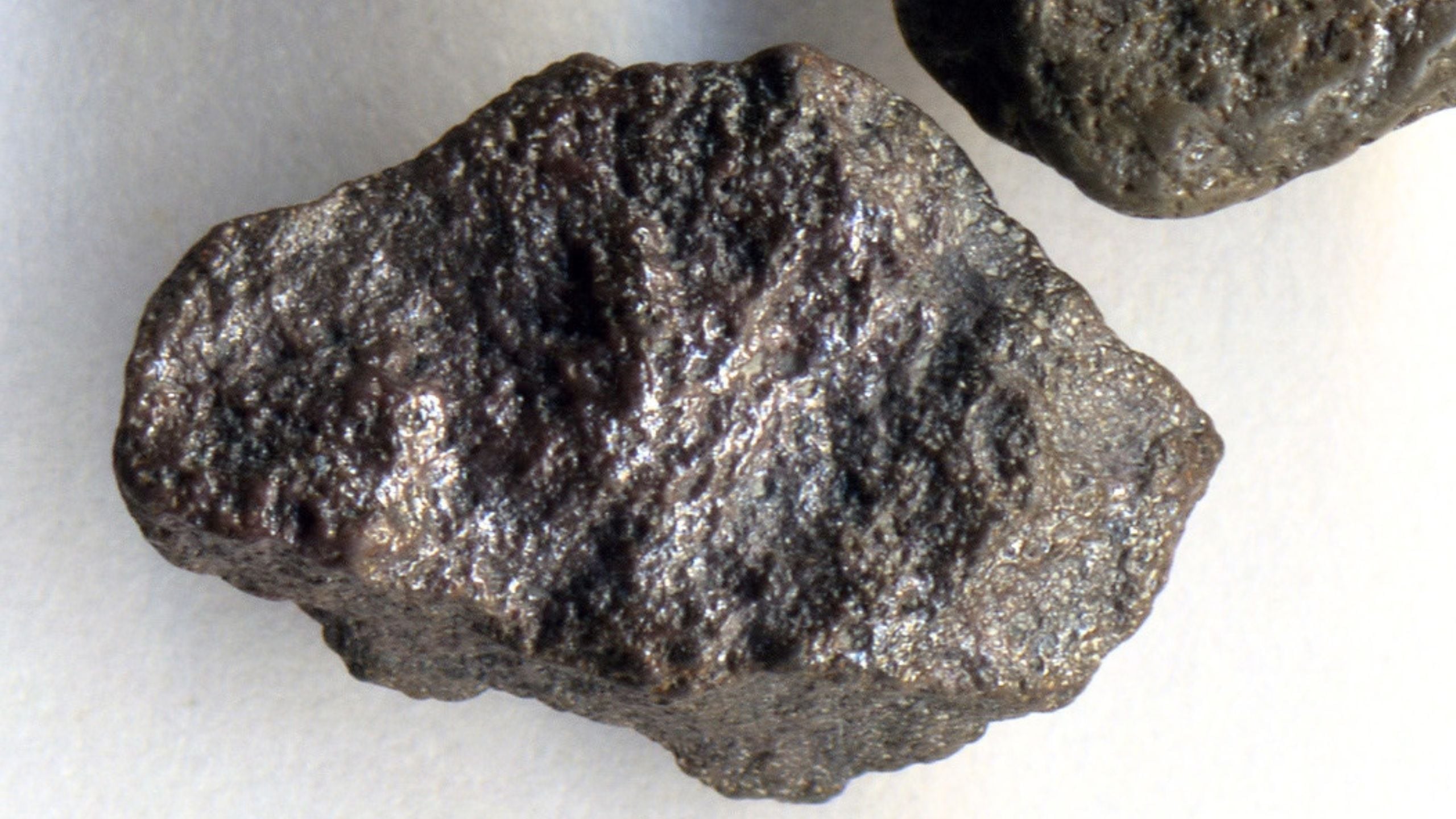 Diamants noirs : une nouvelle origine par impact cosmique proposée