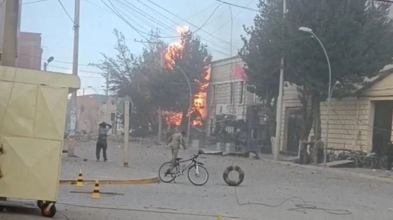 Dos muertos y decenas de heridos tras una explosión en una base militar de Bolivia