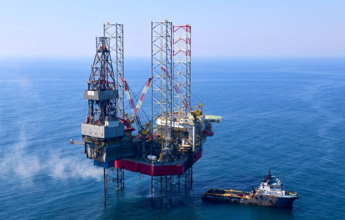 Prix du Pétrole : Le Brent Dépasse 97 Dollars Après les Frappes USA-Iran