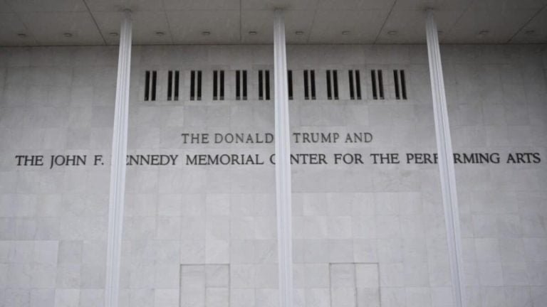 Le Kennedy Center Vote la Fermeture de sa Salle Principale pour Deux Ans