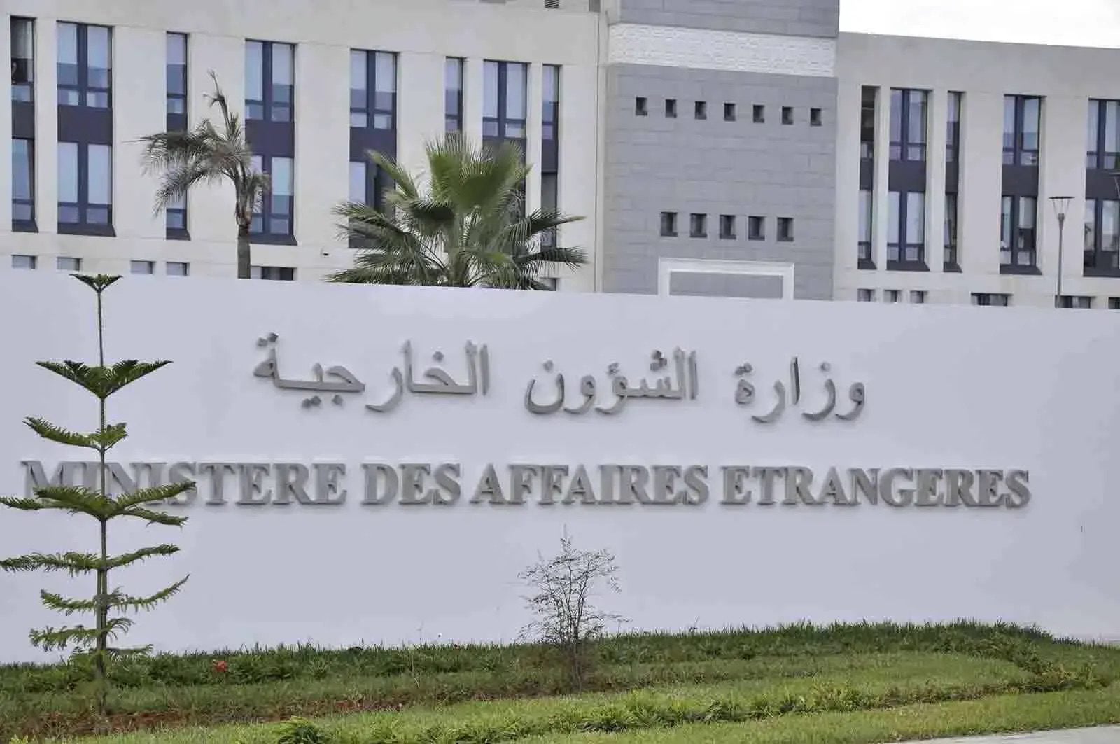 L'Algérie Rompt Ses Relations Diplomatiques Avec Les Émirats Arabes Unis