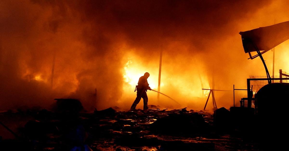 Des colonnes de fumée s'élèvent à Kiev suite à la reprise des frappes russes, après une trêve de trois jours