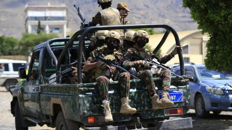 Yémen : Les Houthis S'emparent du Port de Mokha et Menacent la Mer Rouge