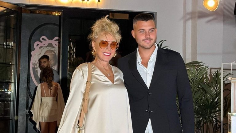 Lepa Brena au premier anniversaire de la petite Arija à Belgrade