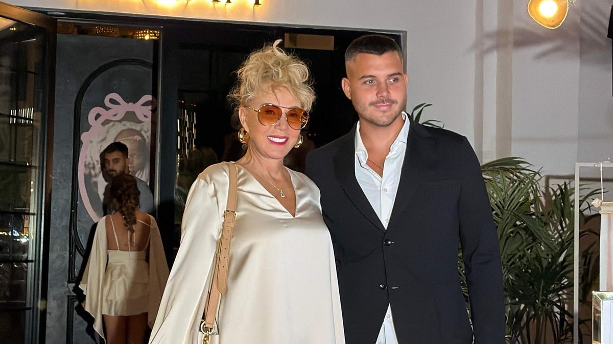 Lepa Brena au premier anniversaire de la petite Arija à Belgrade