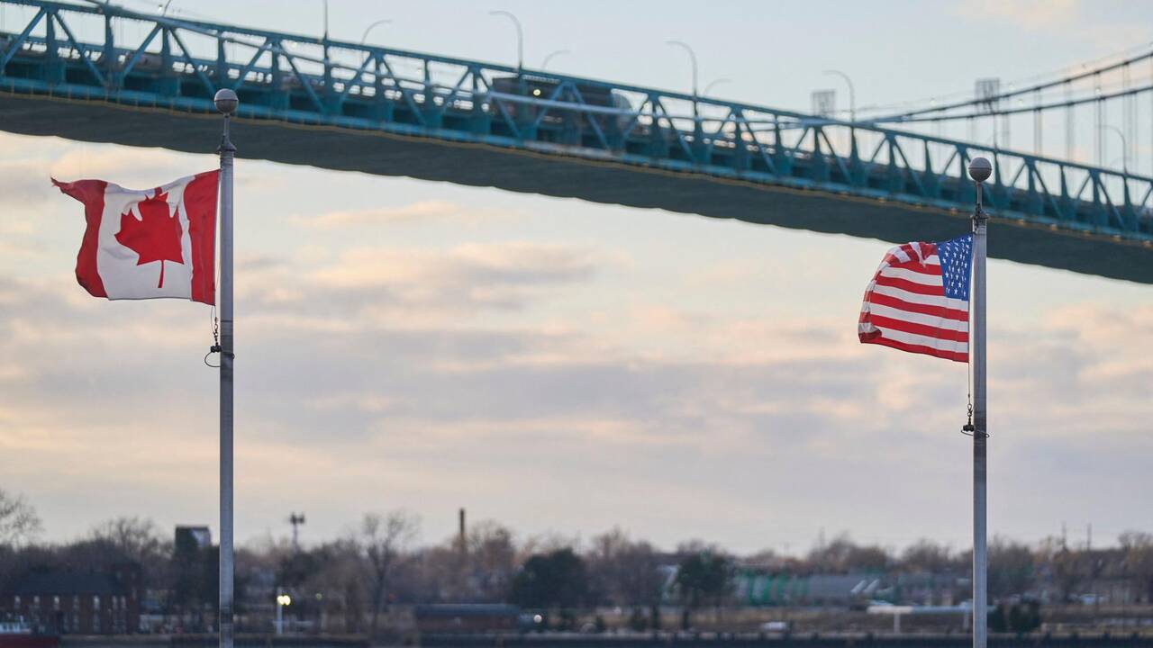 Washington Interdit l'Importation de Produits Canadiens et Relève les Taxes