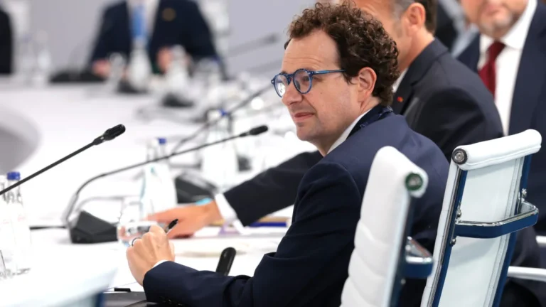 Dario Amodei d'Anthropic Propose de Ralentir le Développement de l'IA