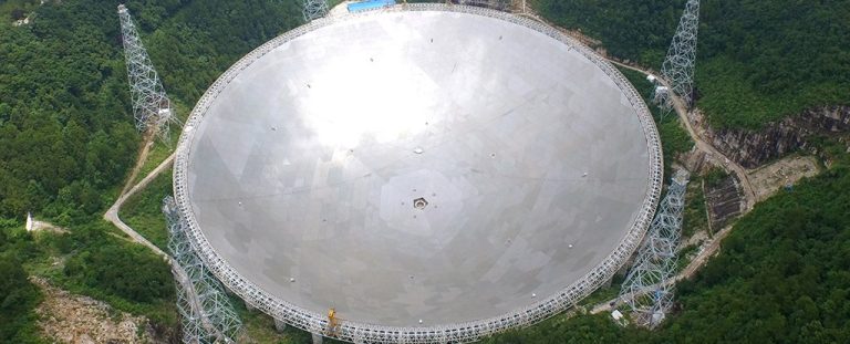 Le télescope FAST cartographie l'hydrogène neutre pour étudier l'univers