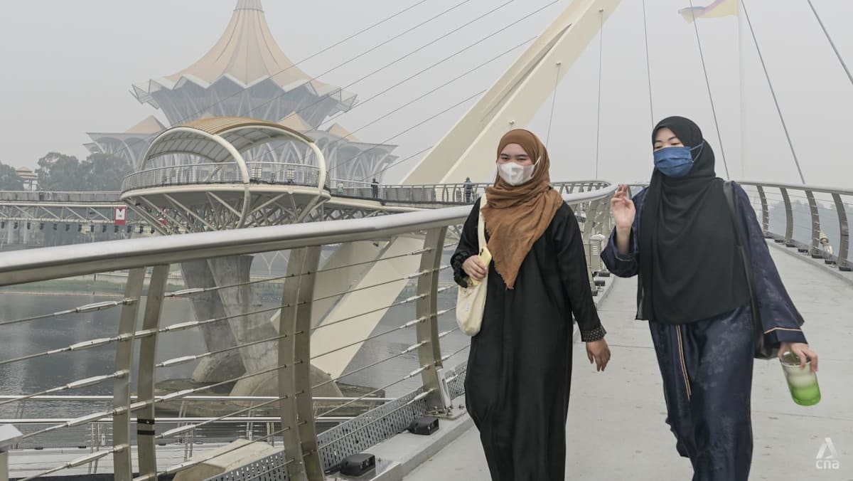 Sarawak : Fermeture de 647 écoles face à la pire brume depuis 2019