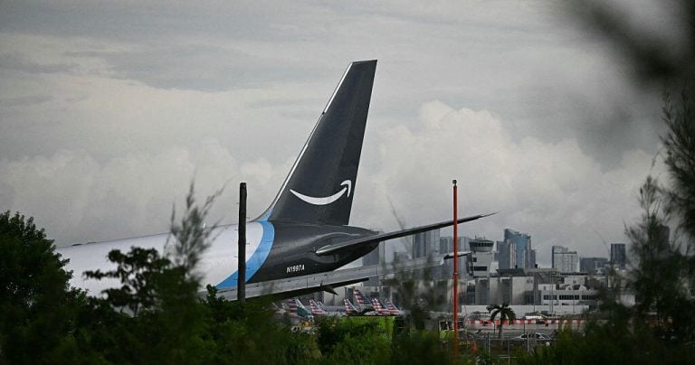 Miami : Cinq morts dans le crash d un avion cargo d Amazon
