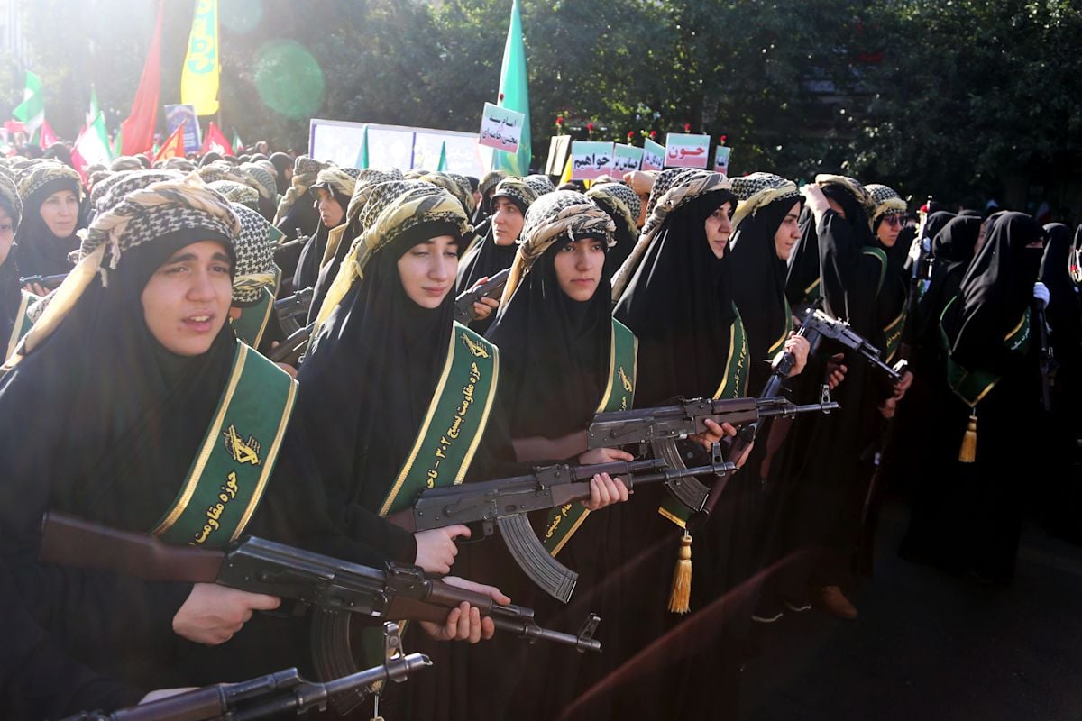 Iran : Donald Trump envisage une offensive après des attaques dans le détroit d'Hormuz