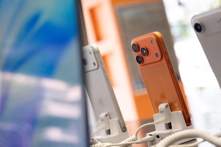 iPhone Ultra : Apple Prévoirait un Premier Modèle Pliable pour 2026