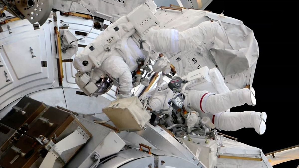 Jessica Meir et Sophie Adenot effectuent une sortie dans l'espace