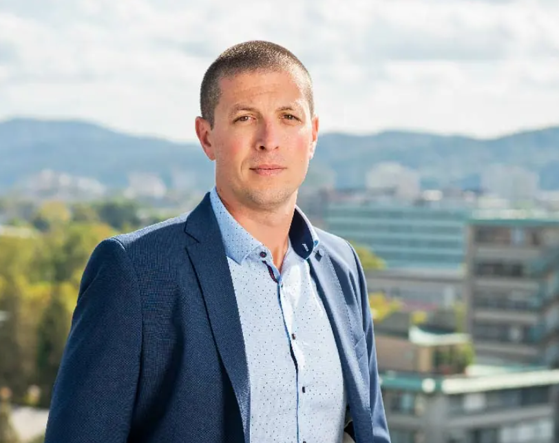 Gregor Hudohmet, Directeur de GEN-i Sonce, Arrêté en Roumanie