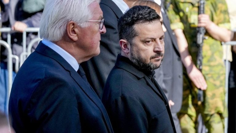Zelensky menacé par un drone russe lors de son décollage de Moldavie
