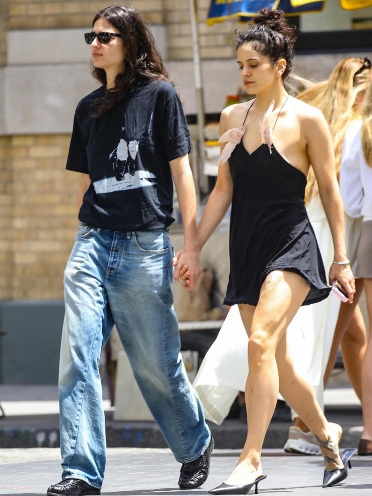 Rosalía et Loli Bahia officialisent leur romance lors d'un week-end à Paris