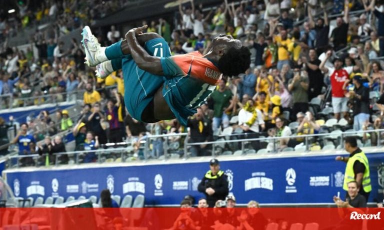Nestory Irankunda Marque un Superbe Coup Franc Face au Brésil