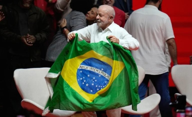 Lula da Silva consolide son avance sur Flávio Bolsonaro selon les sondages